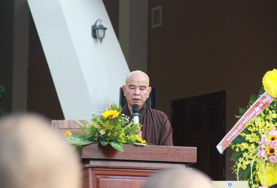Thượng tọa Thích Nguyên Thành phát biểu khai mạc