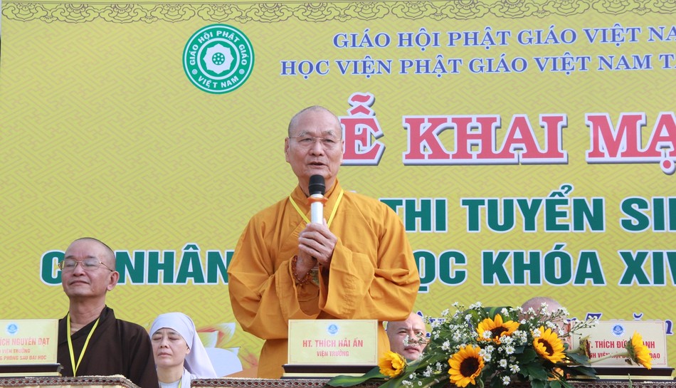 Hòa thượng Thích Hải Ấn khuyến tấn Tăng Ni sinh tham dự kỳ thi