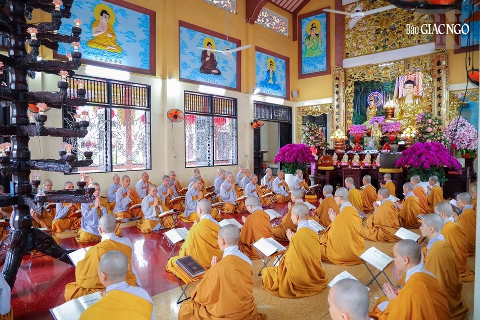 An cư là cấm túc ở một chỗ, hạn chế tuyệt đối sự đi lại, cùng nỗ lực tu học