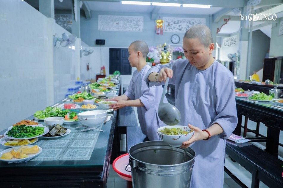 Chư Ni công tác hành đường