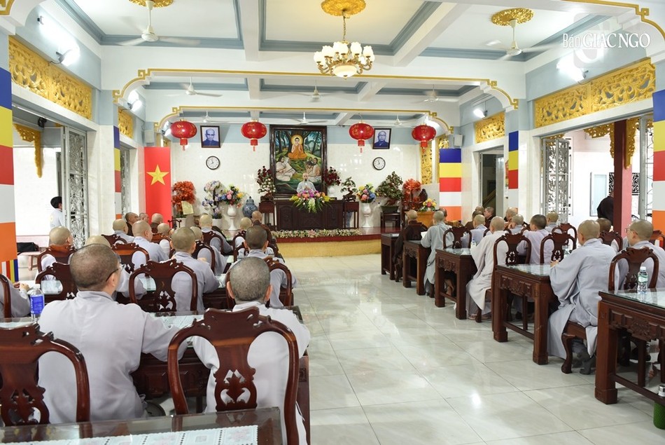 Chư Ni thực tập để tham dự hội thi diễn giảng cấp TP do Ban Hoằng pháp TP.HCM tổ chức