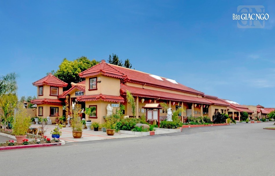 Khuôn viên chùa Phổ Từ Khuôn viên chùa Phổ Từ