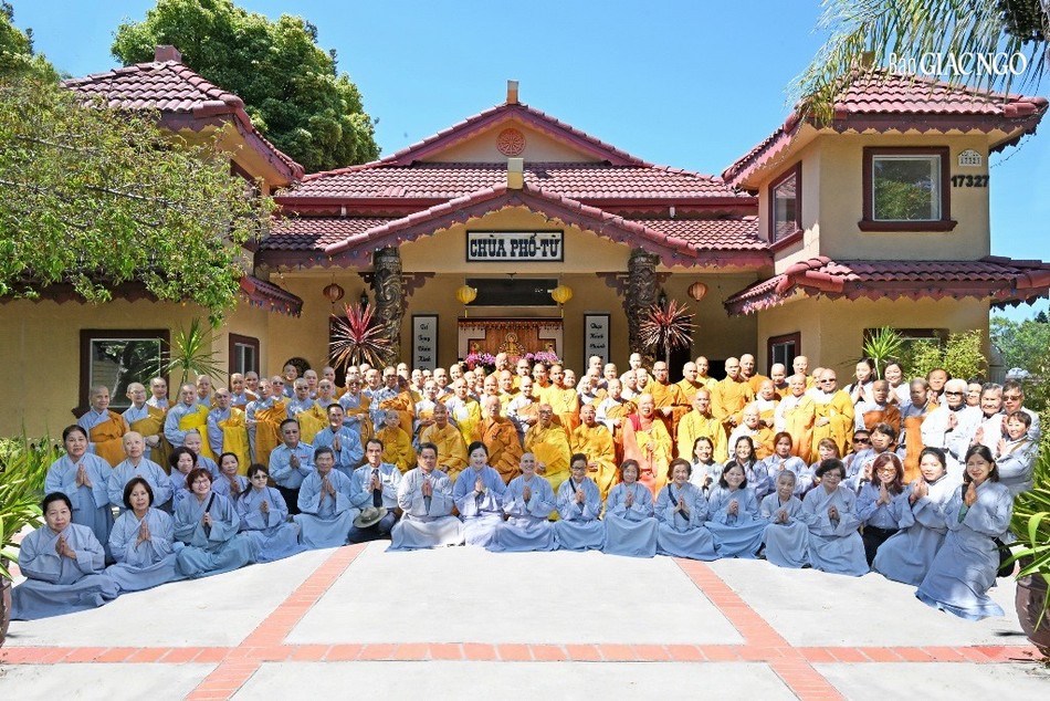 Chụp ảnh lưu niệm Chụp ảnh lưu niệm