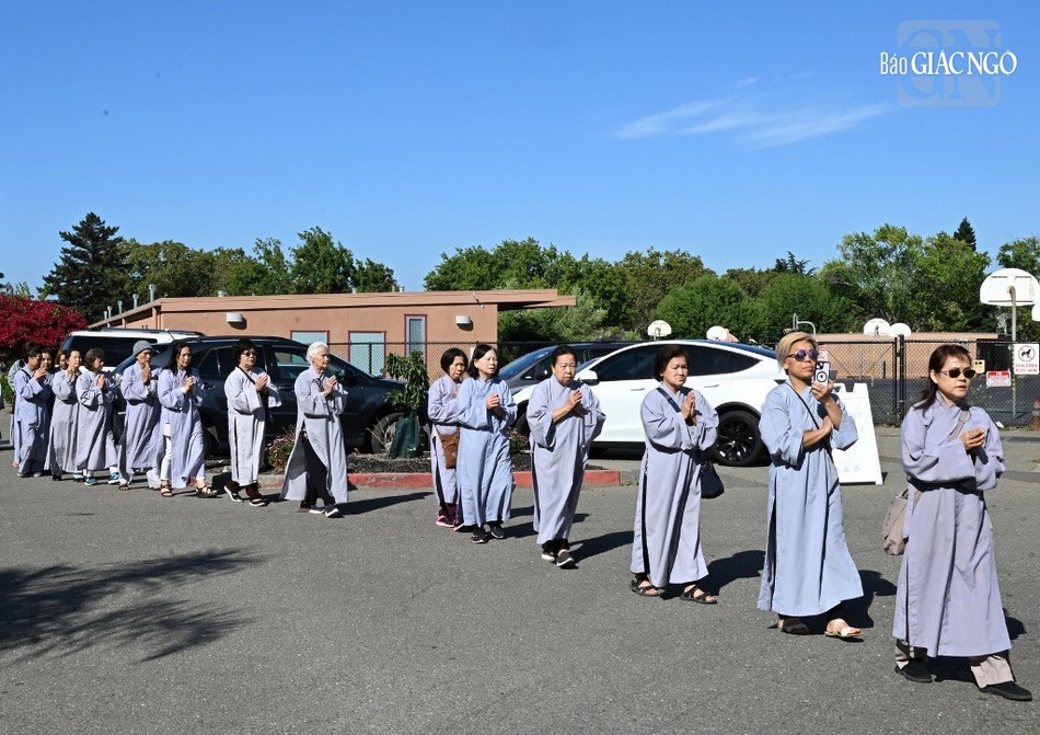 Phật tử vân tập về chùa Phổ Từ tham dự lễ Phật tử vân tập về chùa Phổ Từ tham dự lễ