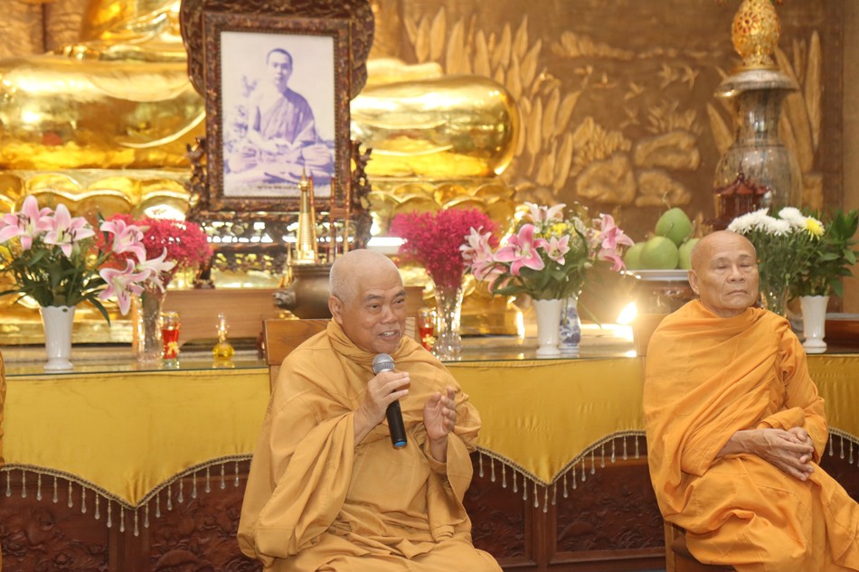 Hòa thượng Thích Giác Toàn ban đạo từ Hòa thượng Thích Giác Toàn ban đạo từ