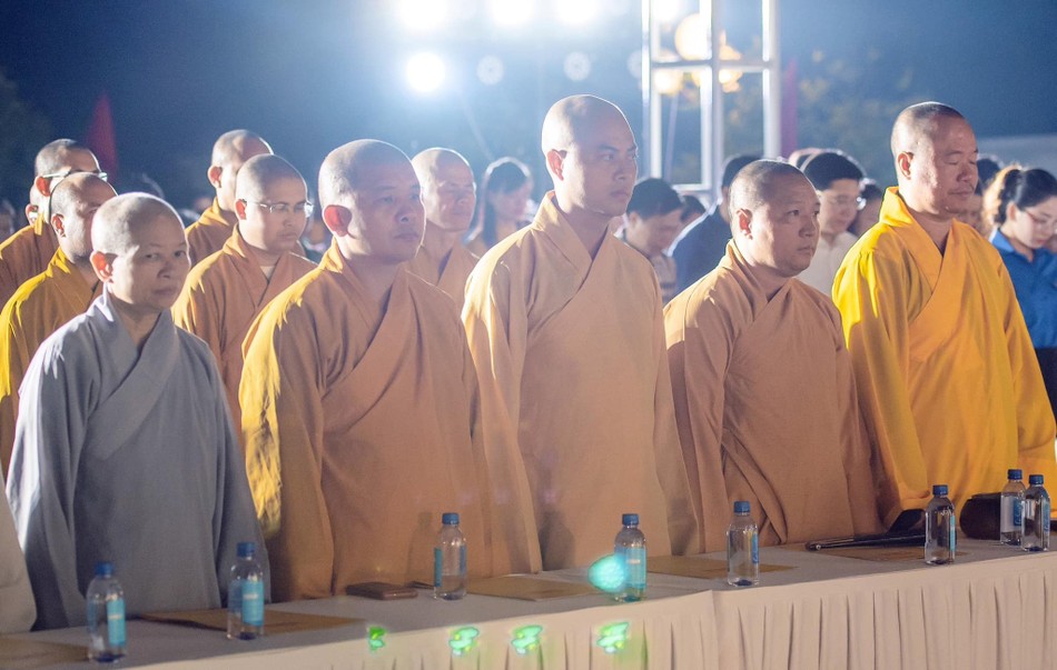 Lễ tưởng niệm các anh hùng liệt sĩ tại Nghĩa trang Hàm Rồng Lễ tưởng niệm các anh hùng liệt sĩ tại Nghĩa trang Hàm Rồng