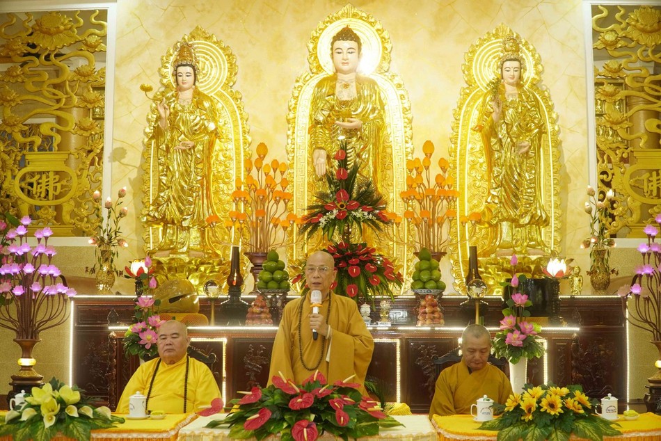 Thượng tọa Thích Huệ Khai ban đạo từ