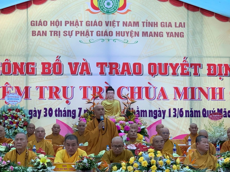 Thượng tọa Thích Tâm Mãn ban đạo từ tại buổi lễ Thượng tọa Thích Tâm Mãn ban đạo từ tại buổi lễ