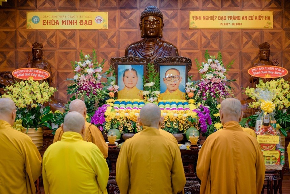 Di ảnh Hòa thượng Thích Thiện Tịnh và Hòa thượng Thích Thiện Quang