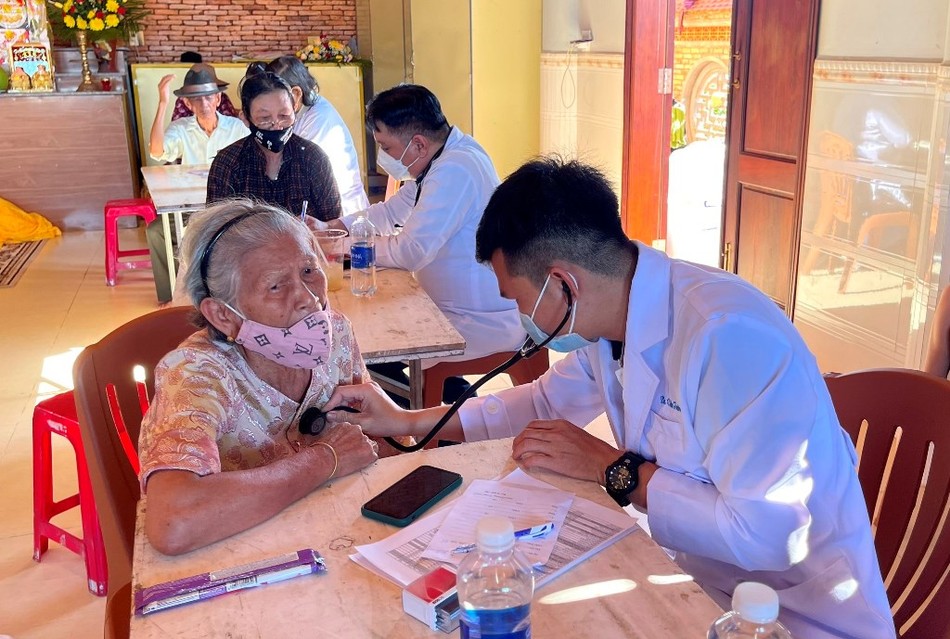 Gần 1.000 lượt người dân đã đến khám bệnh, thực hiện các xét nghiệm cận lâm sàng Gần 1.000 lượt người dân đã đến khám bệnh, thực hiện các xét nghiệm cận lâm sàng