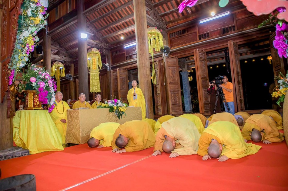 Đảnh lễ Hội đồng Thập sư Tăng