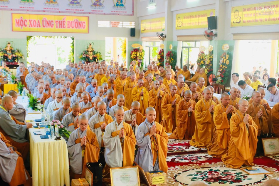 Giới tử lắng lòng nghe đạo từ