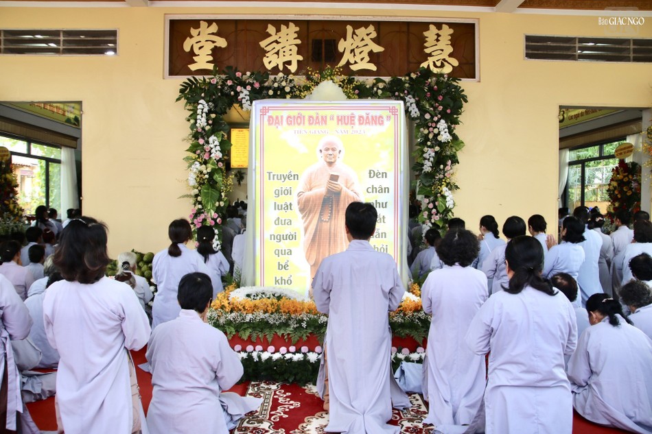 Đại giới đàn mang tôn hiệu Huệ Đăng do Ban Trị sự GHPGVN tỉnh Tiền Giang tổ chức thành tựu viên mãn
