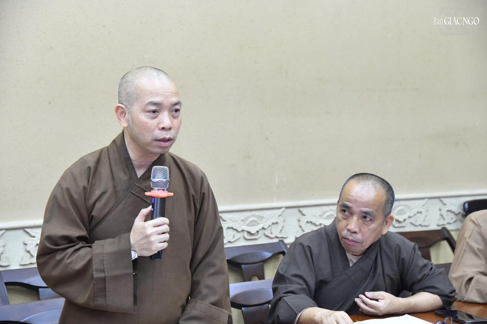 Thượng tọa Thích Quang Thạnh báo cáo công tác tuyển sinh và kế hoạch sắp tới
