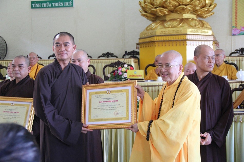 Trao Bằng tuyên dương công đức