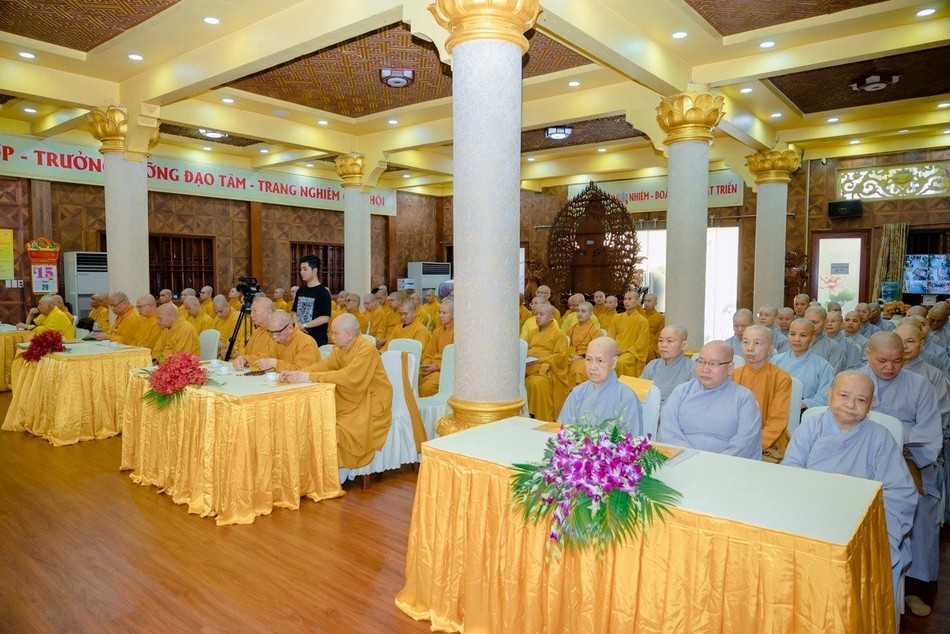 Chư Tăng Ni tham dự sinh hoạt chung định kỳ Chư Tăng Ni tham dự sinh hoạt chung định kỳ