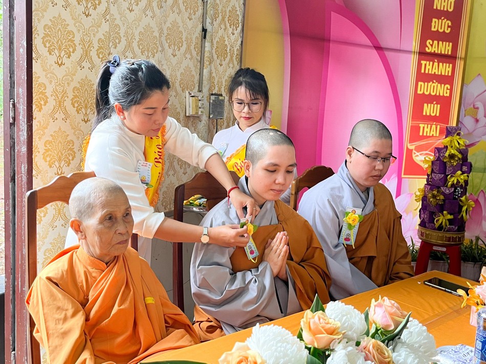 Nghi thức cài hoa hồng