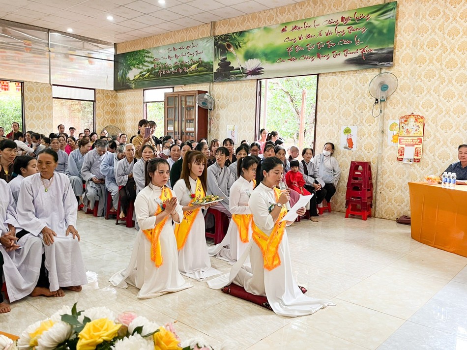 Đại diện Phật tử tác bạch