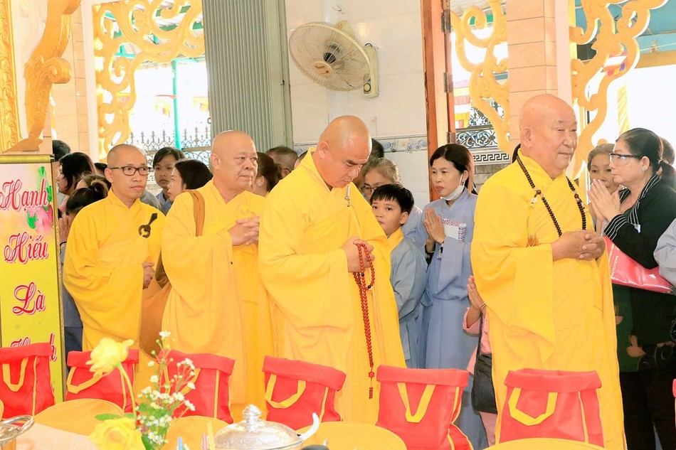 Chư tôn giáo phẩm quang lâm Chư tôn giáo phẩm quang lâm