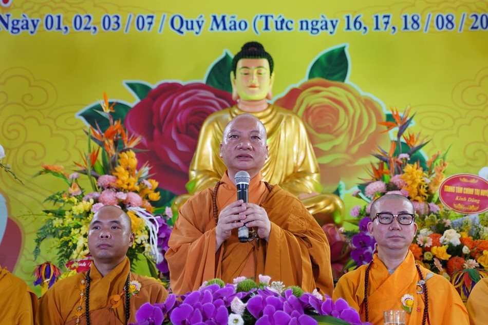 Thượng tọa Thích Chiếu Tuệ ban đạo từ