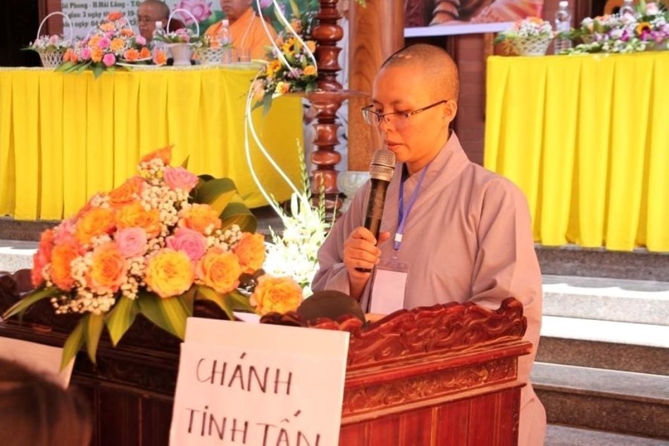 Đại diện Ban Tổ chức phổ biến nội quy khóa tu Đại diện Ban Tổ chức phổ biến nội quy khóa tu