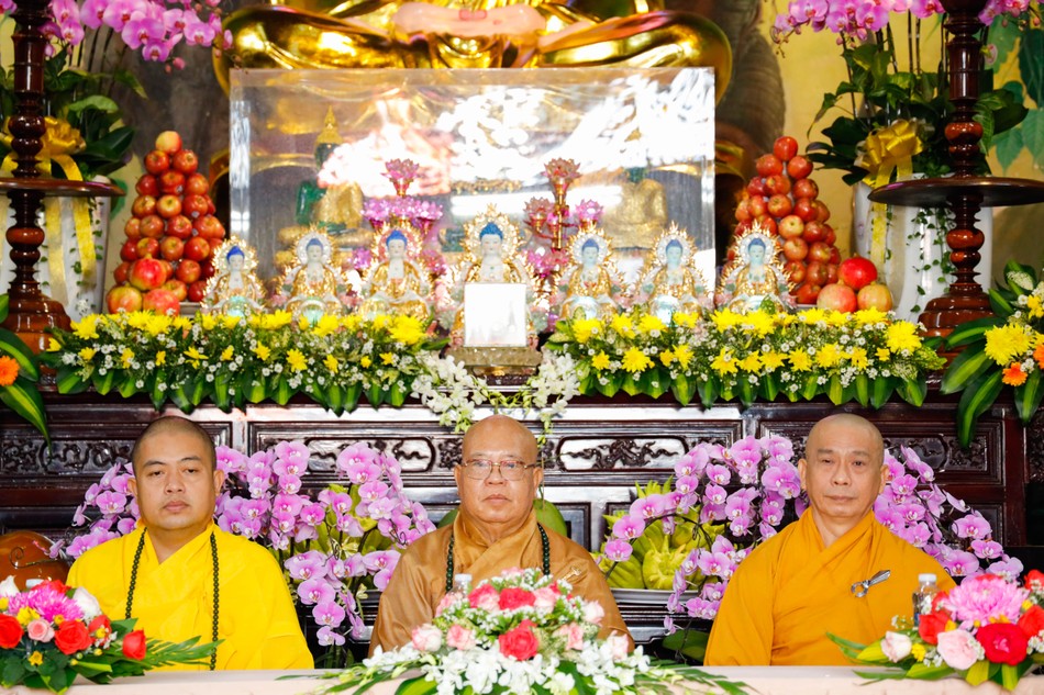 Chư tôn đức chứng minh