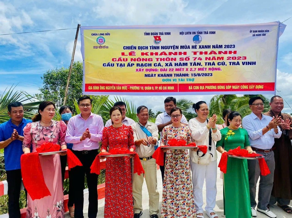 Cắt băng khánh thành cầu nông thôn số 74 Cắt băng khánh thành cầu nông thôn số 74