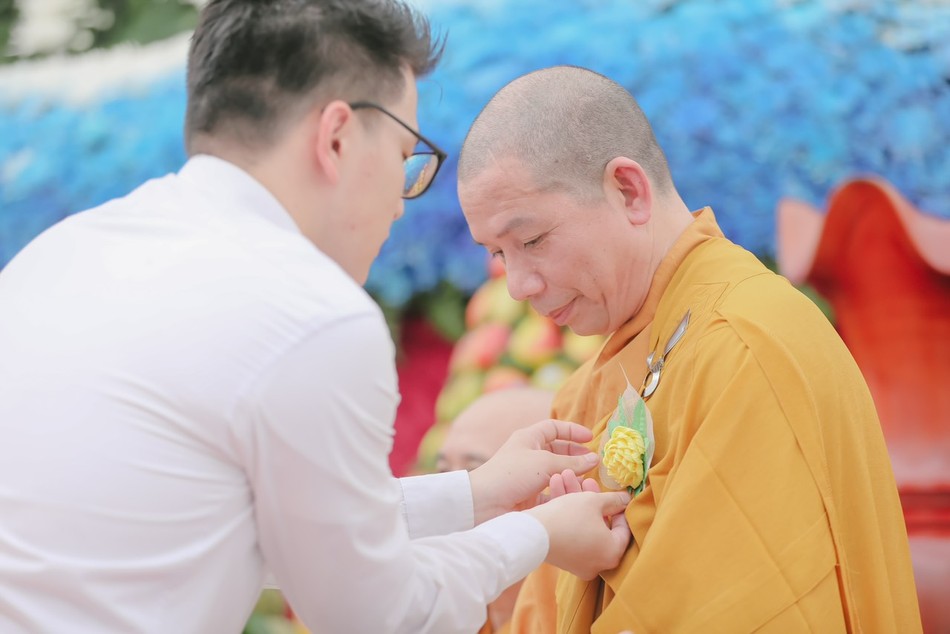 Nghi thức cài hoa hồng