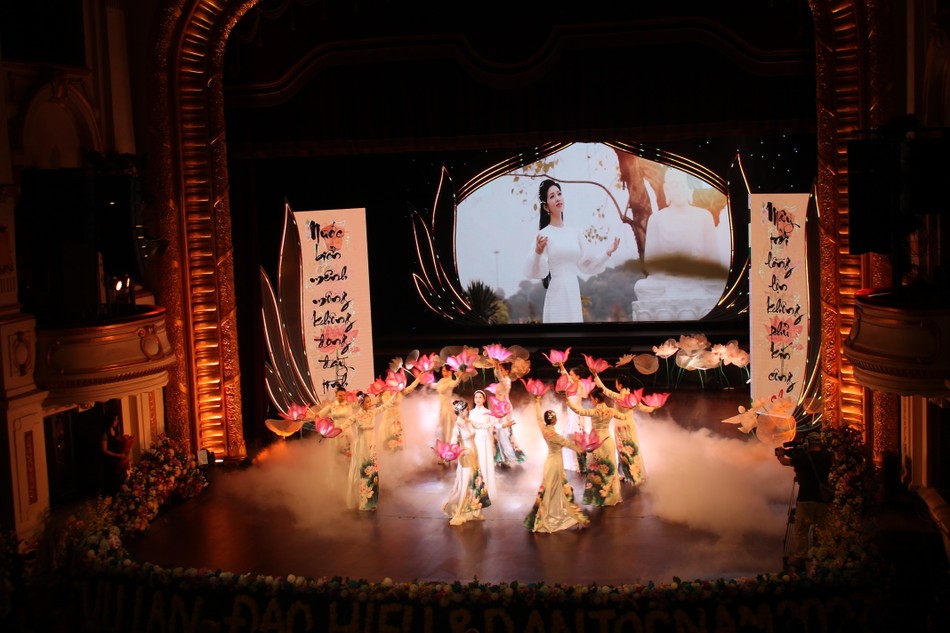 Tiết mục ca, múa nhạc đặc sắc Tiết mục ca, múa nhạc đặc sắc