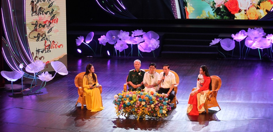 Buổi tọa đàm ngắn, chia sẻ về truyền thống đạo hiếu của người dân Việt Nam Buổi tọa đàm ngắn, chia sẻ về truyền thống đạo hiếu của người dân Việt Nam