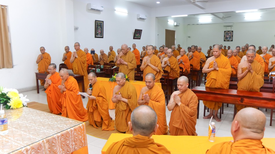 Đại diện chư hành giả tác bạch tri ân