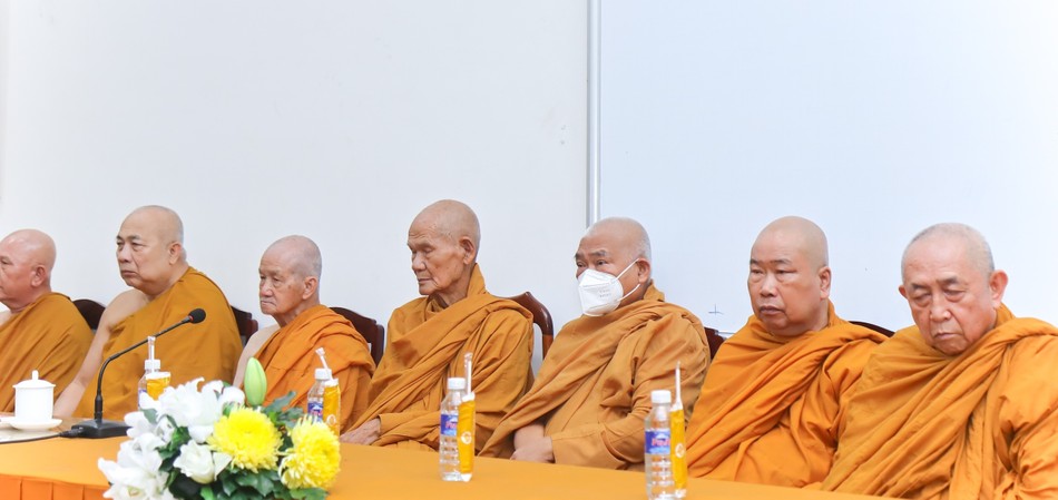 Chư tôn giáo phẩm chứng minh