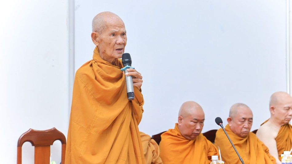 Trưởng lão Hòa thượng Thích Giác Tường ban đạo từ