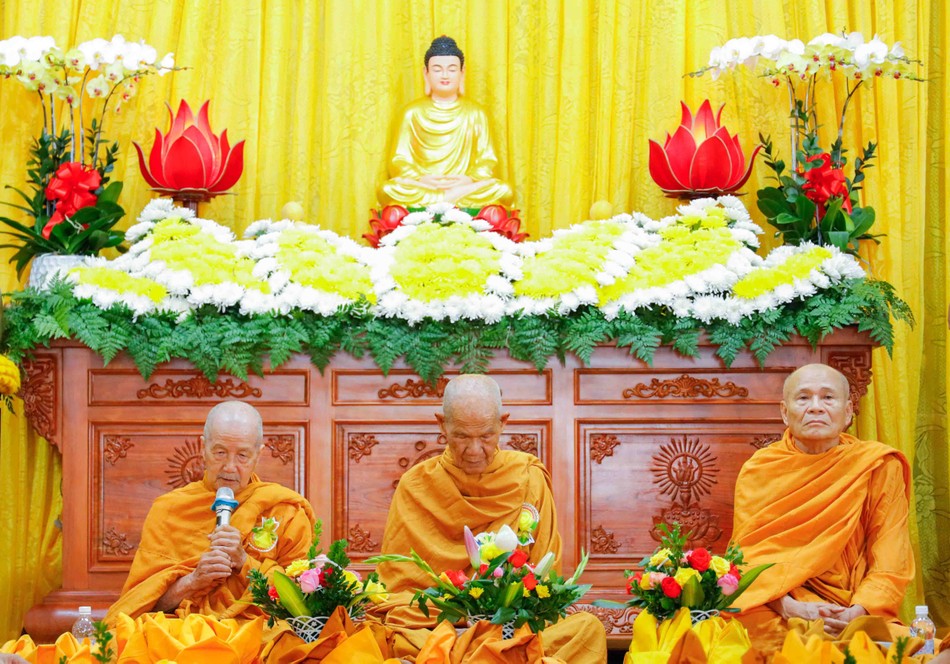Hòa thượng Thích Giác Ngộ ban đạo từ Hòa thượng Thích Giác Ngộ ban đạo từ