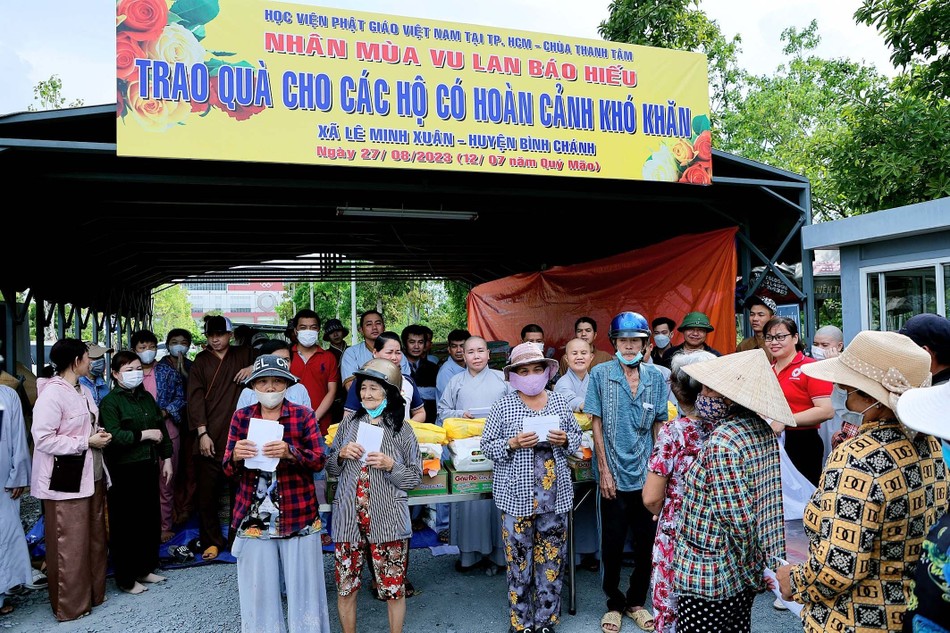 450 phần quà được trao đến các hộ khó khăn nhân mùa Vu lan - Báo hiếu 450 phần quà được trao đến các hộ khó khăn nhân mùa Vu lan - Báo hiếu