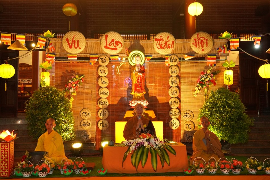 Chư Tăng tham dự buổi lễ Chư Tăng tham dự buổi lễ