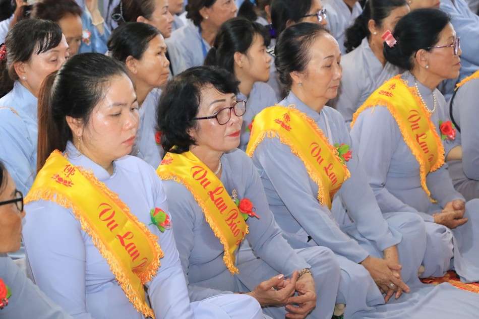 Phật tử tham dự buổi lễ Phật tử tham dự buổi lễ