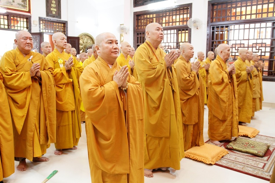 Chư tôn đức đảnh lễ Tam bảo Chư tôn đức đảnh lễ Tam bảo