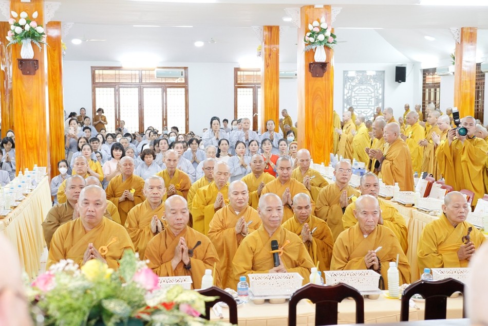 Hòa thượng Thích Huệ Minh dâng lời tác bạch Hòa thượng Thích Huệ Minh dâng lời tác bạch