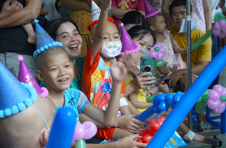 Nụ cười hiếm hoi của phụ huynh Nụ cười hiếm hoi của phụ huynh