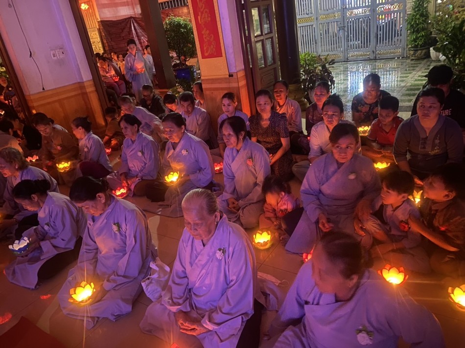 Phật tử tham dự buổi lễ Phật tử tham dự buổi lễ