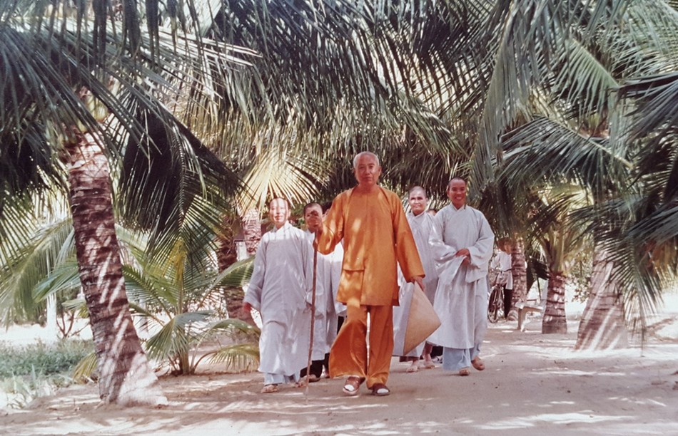 Hòa thượng tôn sư vào thăm thiền viện Viên Chiếu buổi sơ khai Hòa thượng tôn sư vào thăm thiền viện Viên Chiếu buổi sơ khai