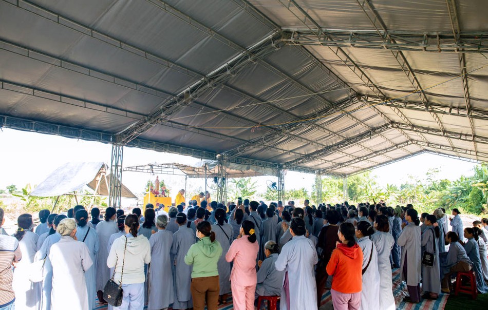 Đông đảo Phật tử tham dự buổi lễ Đông đảo Phật tử tham dự buổi lễ