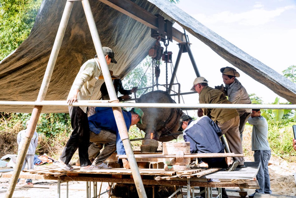 Rót đồng đúc đại hồng chung Rót đồng đúc đại hồng chung