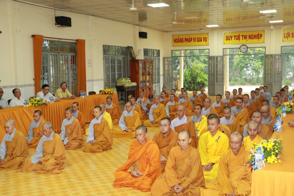 Tăng Ni sinh tham dự buổi lễ Tăng Ni sinh tham dự buổi lễ