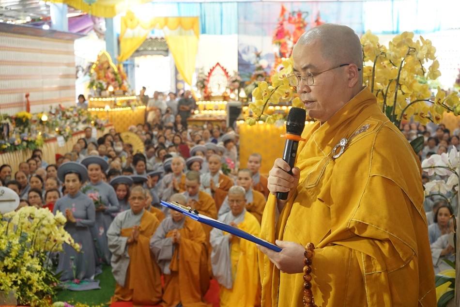 Thượng tọa Thích Huệ Chấn, Chánh Thư ký Ban Trị sự GHPGVN TP.Đà Nẵng công bố quyết định bổ nhiệm Sư cô Thích nữ Minh Hiền trụ trì chùa Phổ Hiền Thượng tọa Thích Huệ Chấn, Chánh Thư ký Ban Trị sự GHPGVN TP.Đà Nẵng công bố quyết định bổ nhiệm Sư cô Thích nữ Minh Hiền trụ trì chùa Phổ Hiền