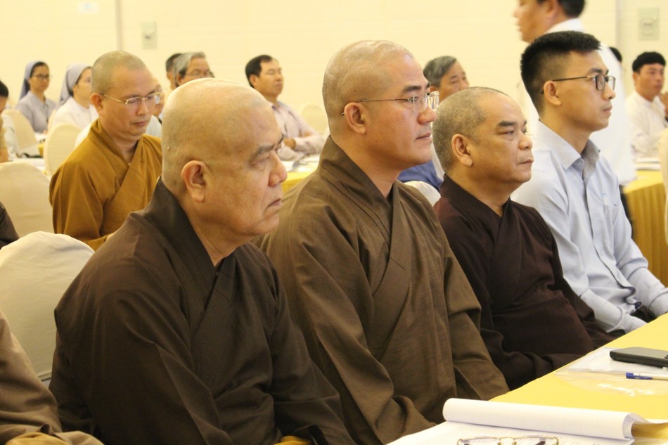 Chư tôn đức tham dự hội nghị Chư tôn đức tham dự hội nghị