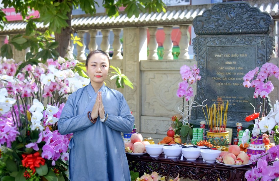 Chị Mai Thị Tú Minh tưởng nhớ những người thân đã mất trong đại dịch Covid-19 Chị Mai Thị Tú Minh tưởng nhớ những người thân đã mất trong đại dịch Covid-19