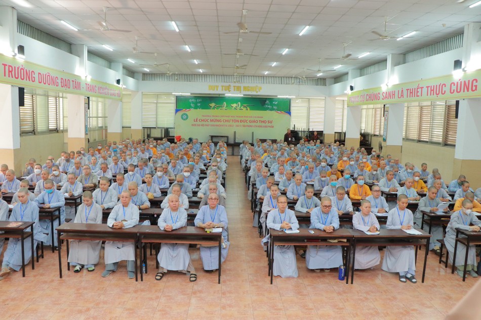 Ni sinh tham dự kỳ thi học kỳ Ni sinh tham dự kỳ thi học kỳ