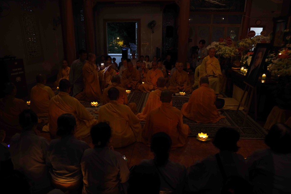 Lễ tưởng niệm, cầu nguyện tối 21-9 (7-8-Quý Mão)